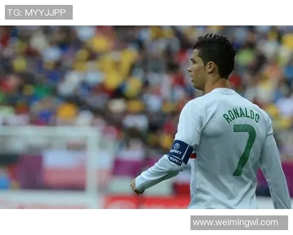 足球明星任意球精彩瞬间集锦展现球场魅力与技术之美